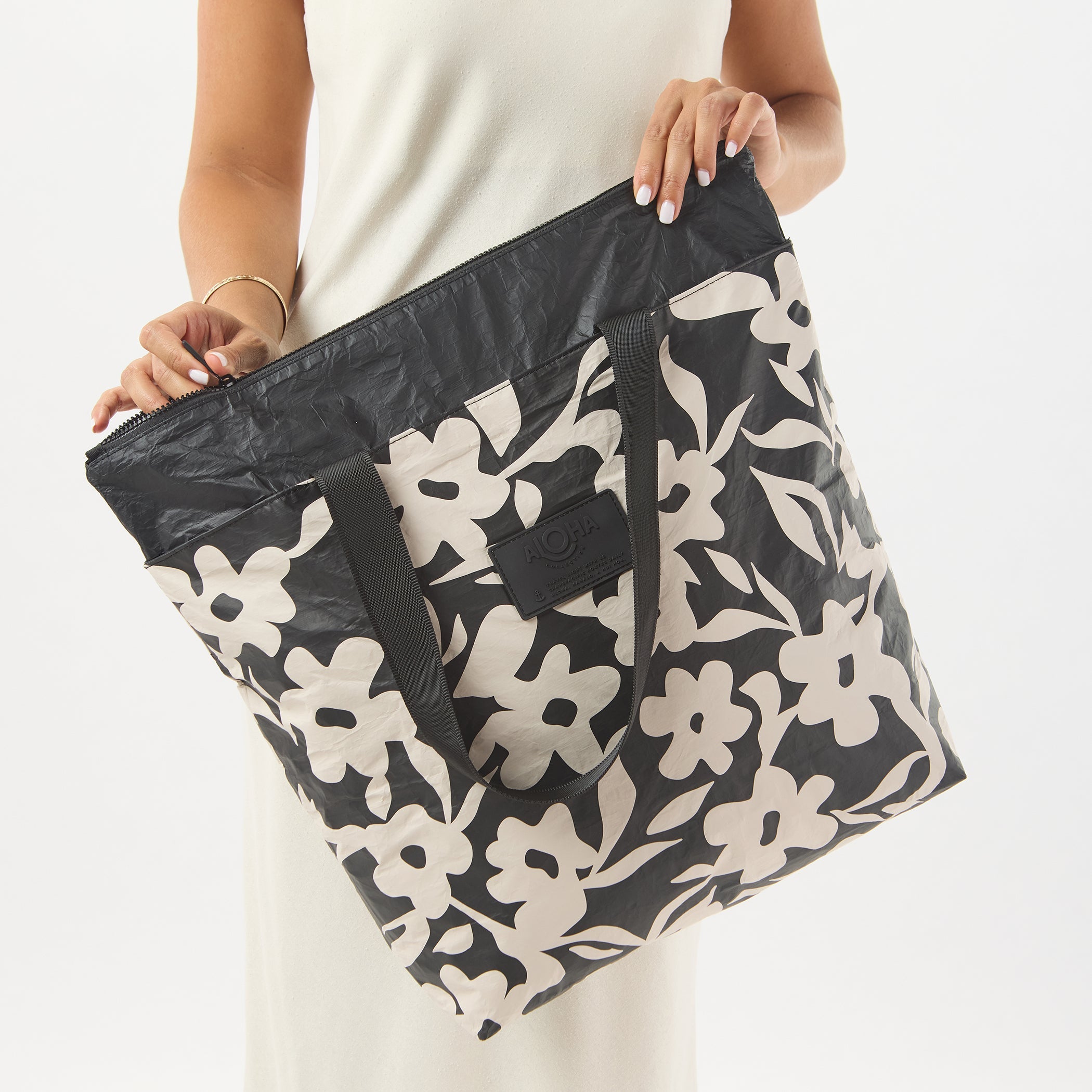 Fall Flowers Day Tripper / Black & Sandstone Aloha Collection