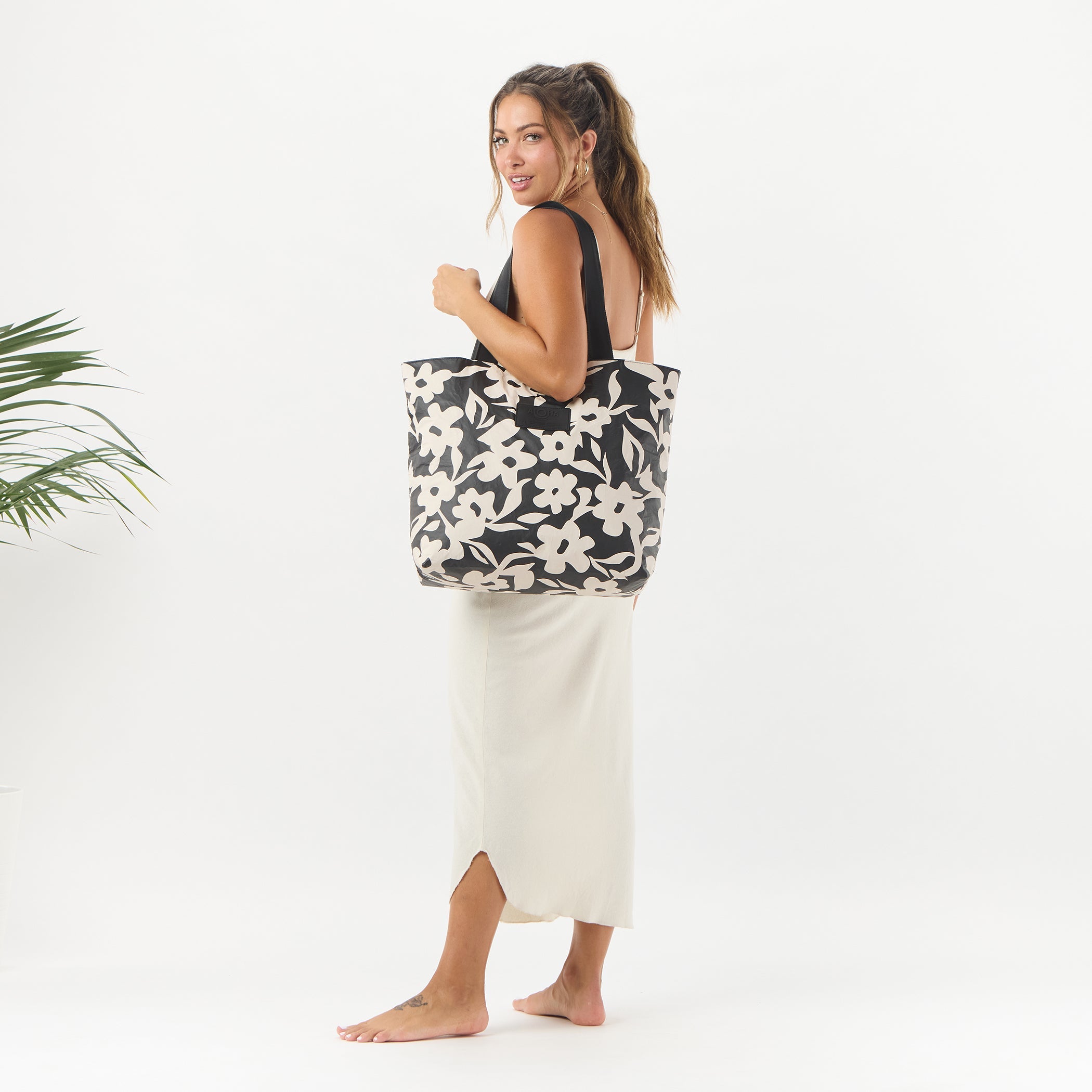 Fall Flowers Day Tripper / Black & Sandstone Aloha Collection