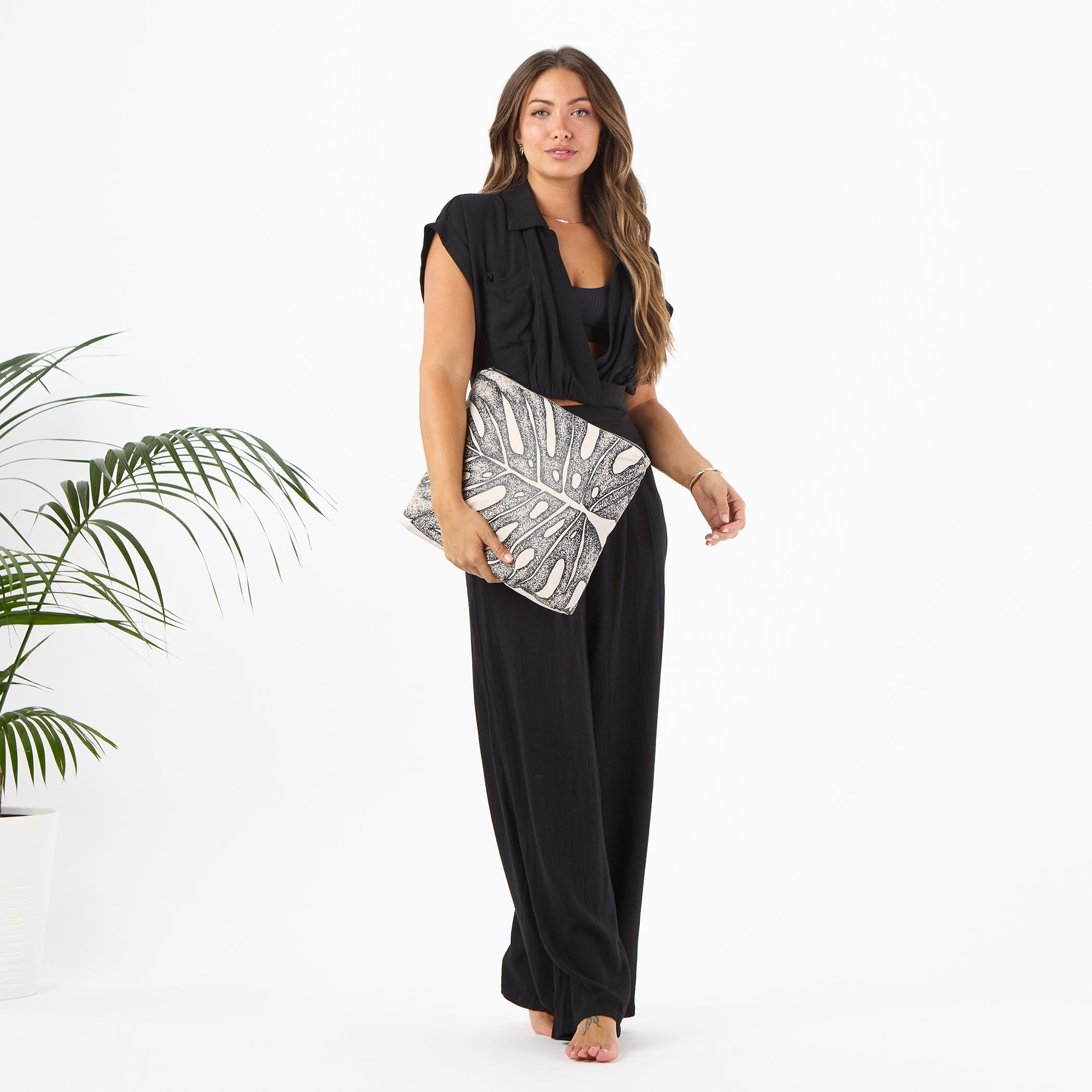 Deliciosa Max Pouch / Black & Sandstone Aloha Collection