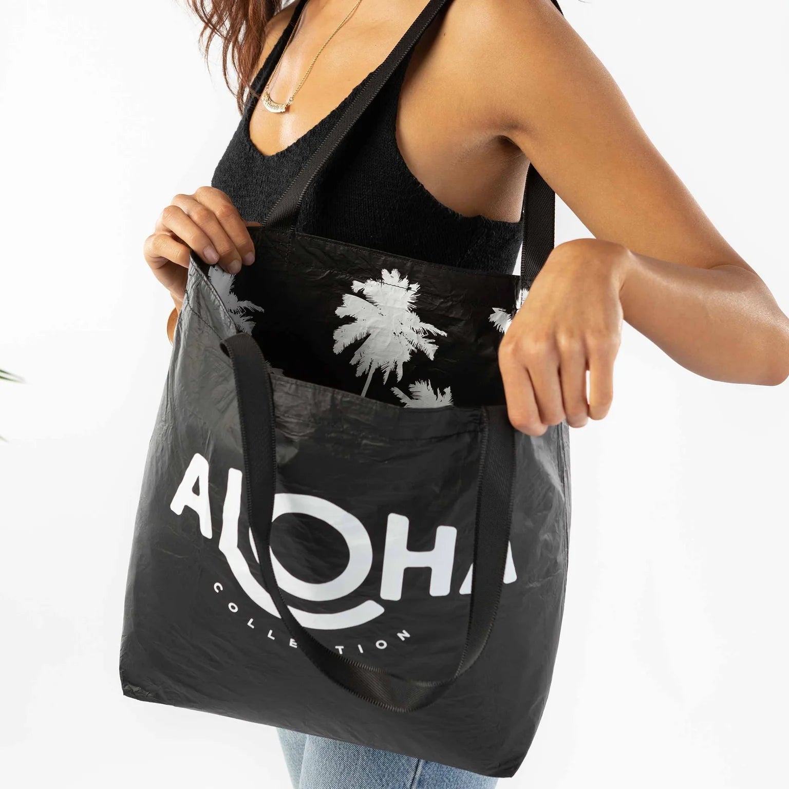Coco Palms Reversible Tote / White & Black Aloha Collection