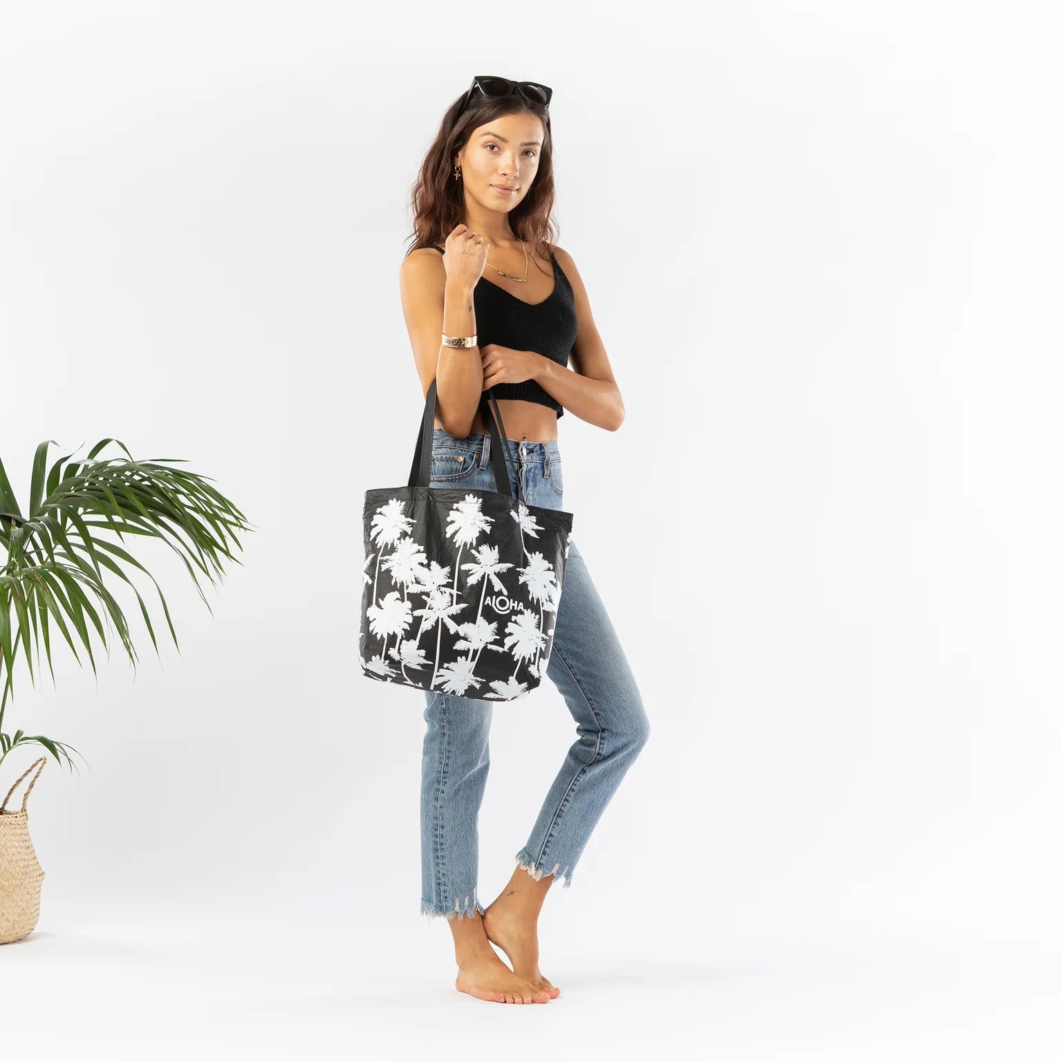 Coco Palms Reversible Tote / White & Black Aloha Collection