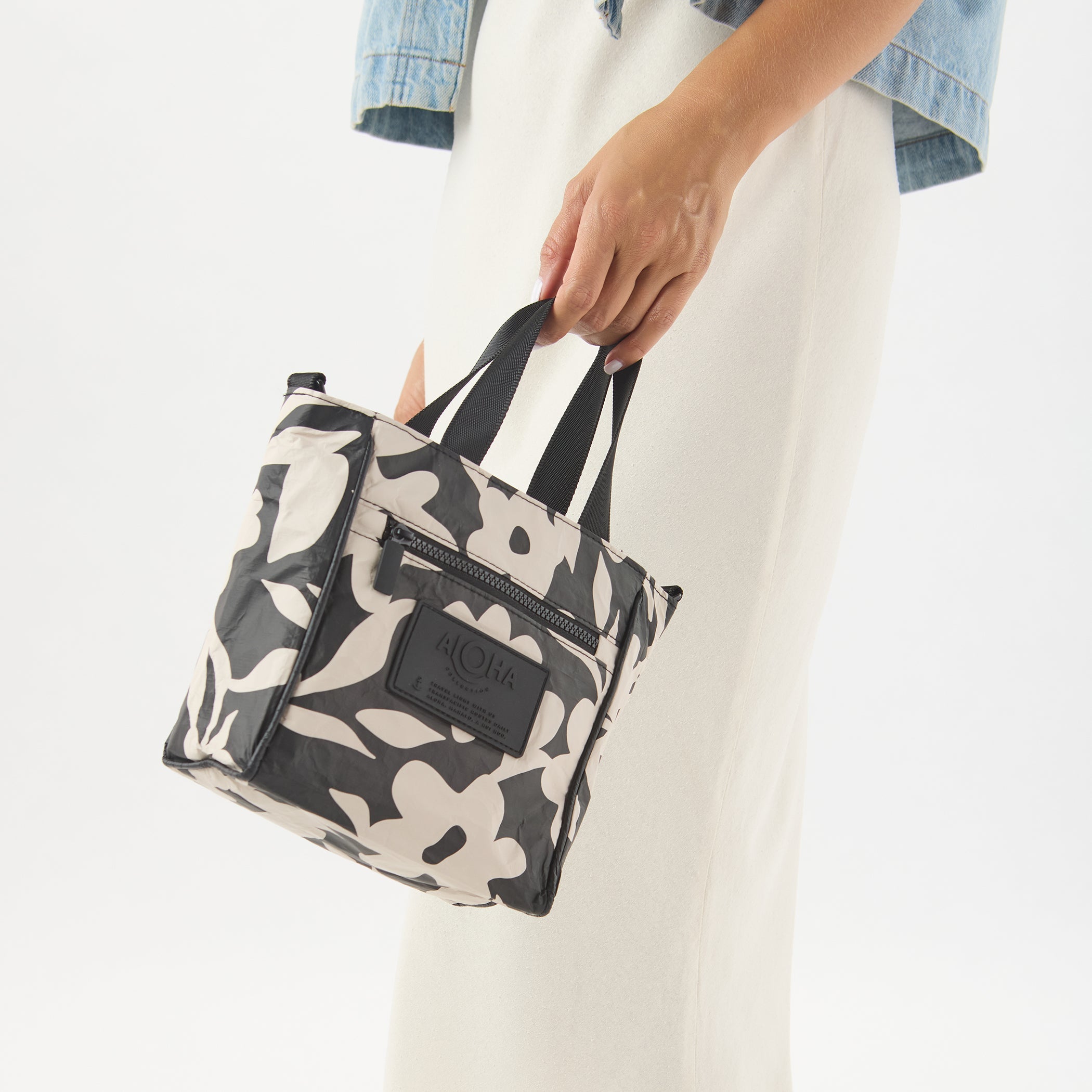 Fall Flowers Crossbody / Black & Sandstone Aloha Collection