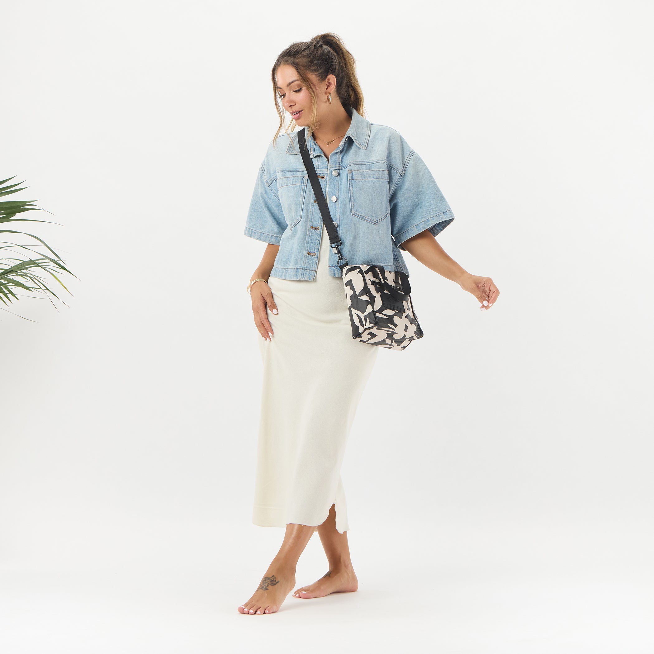 Fall Flowers Crossbody / Black & Sandstone Aloha Collection