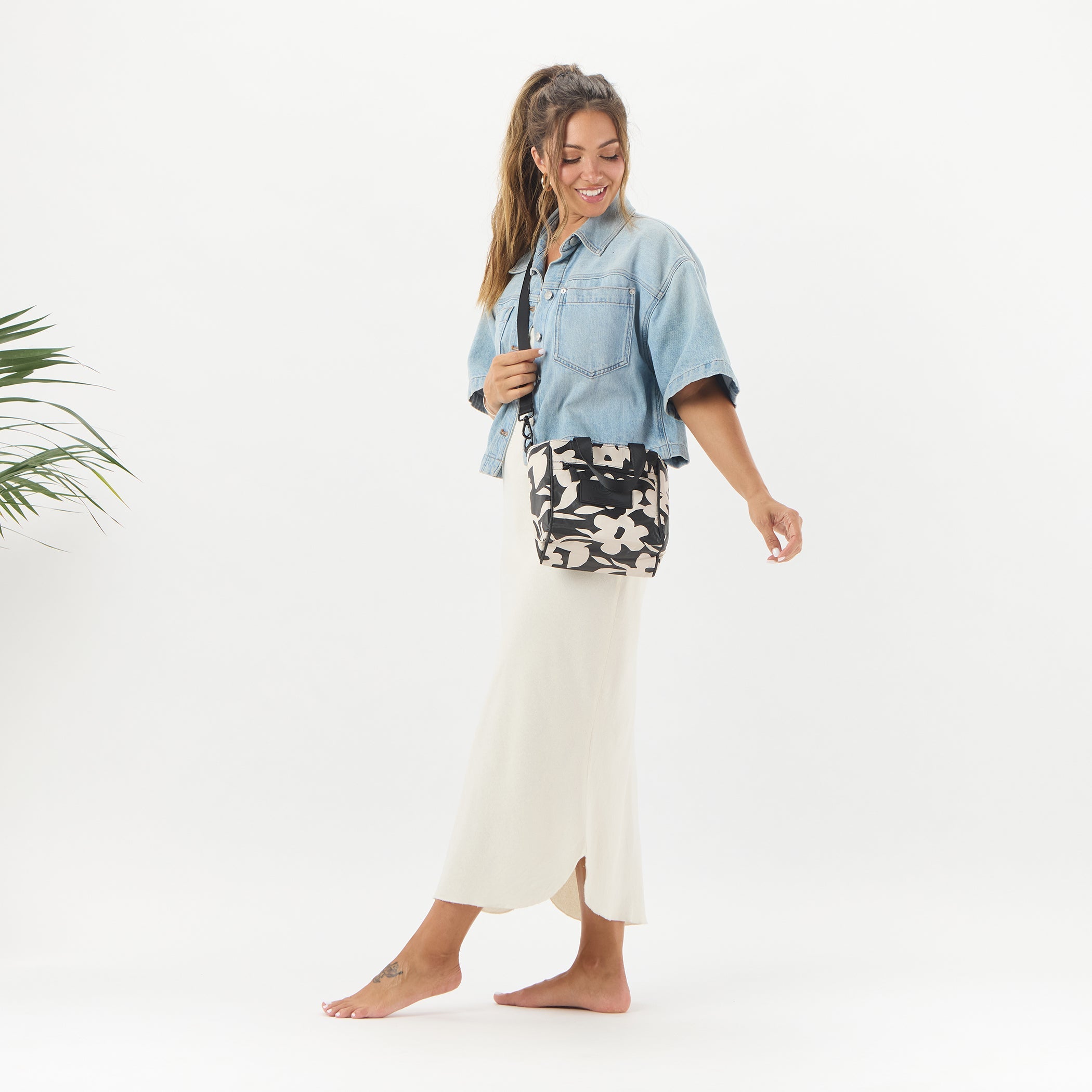 Fall Flowers Crossbody / Black & Sandstone Aloha Collection