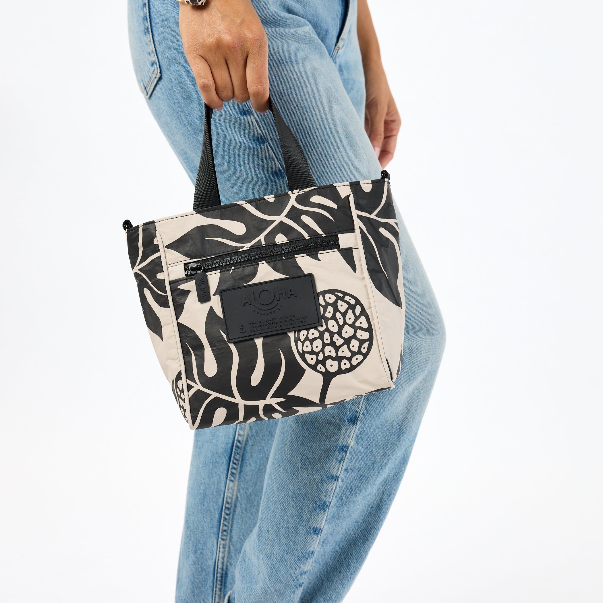Holomua Crossbody / Black & Sandstone Aloha Collection