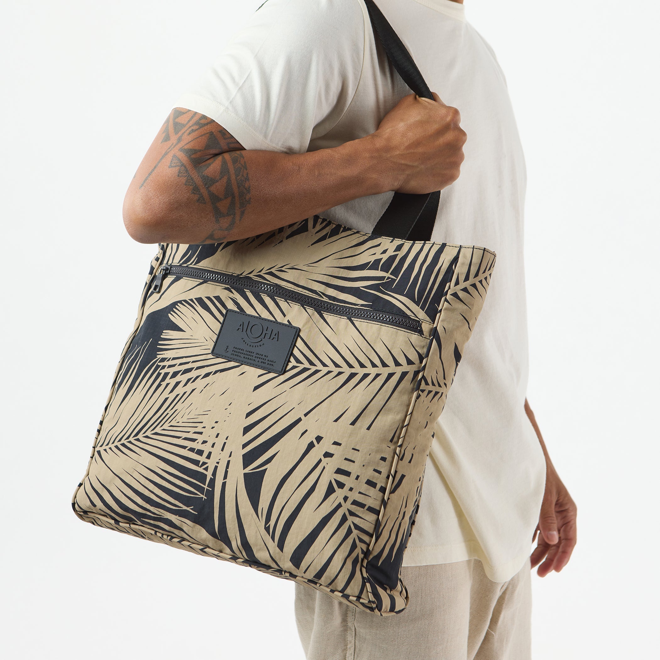 Areca Daily Tote / Frappe & Black Aloha Collection