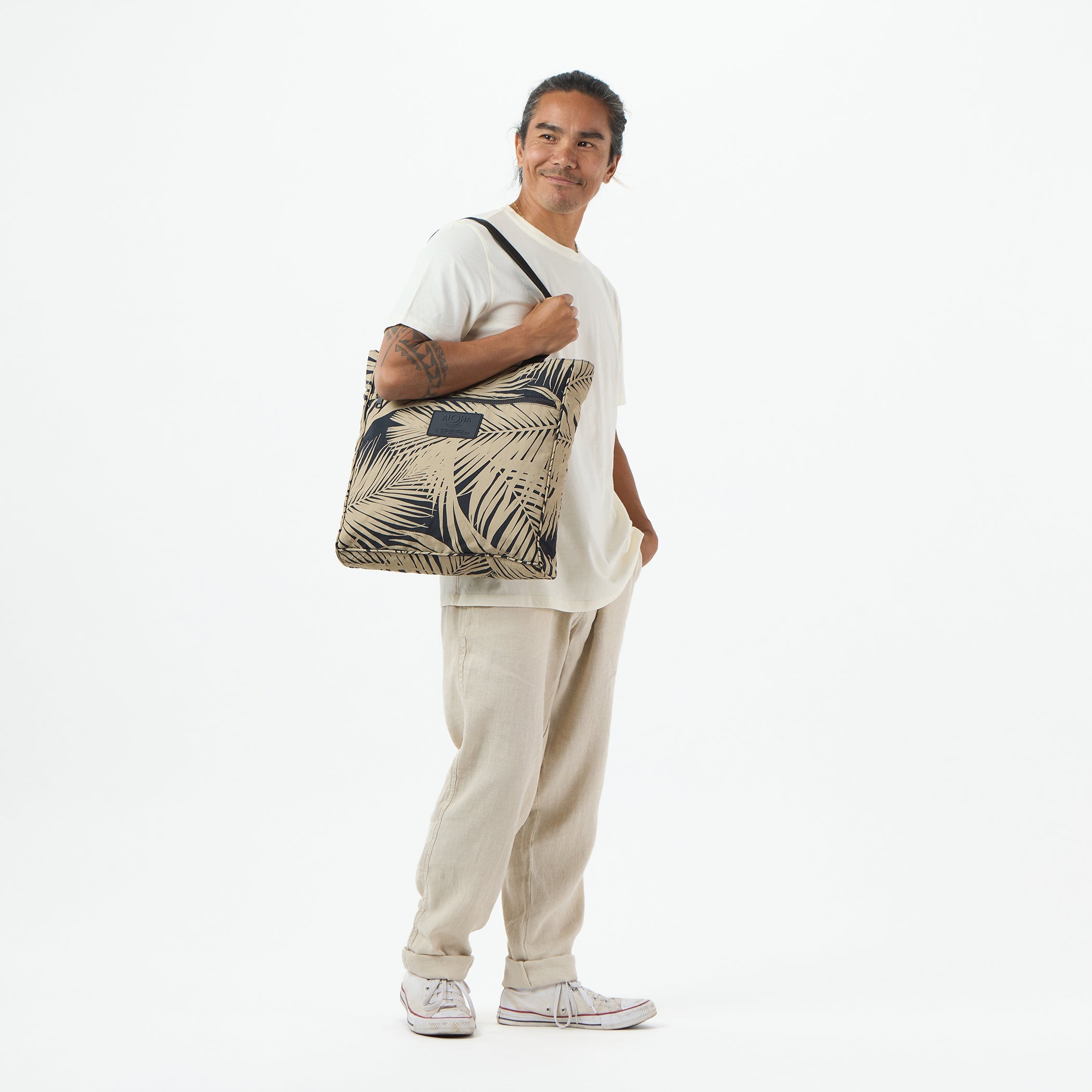 Areca Daily Tote / Frappe & Black Aloha Collection