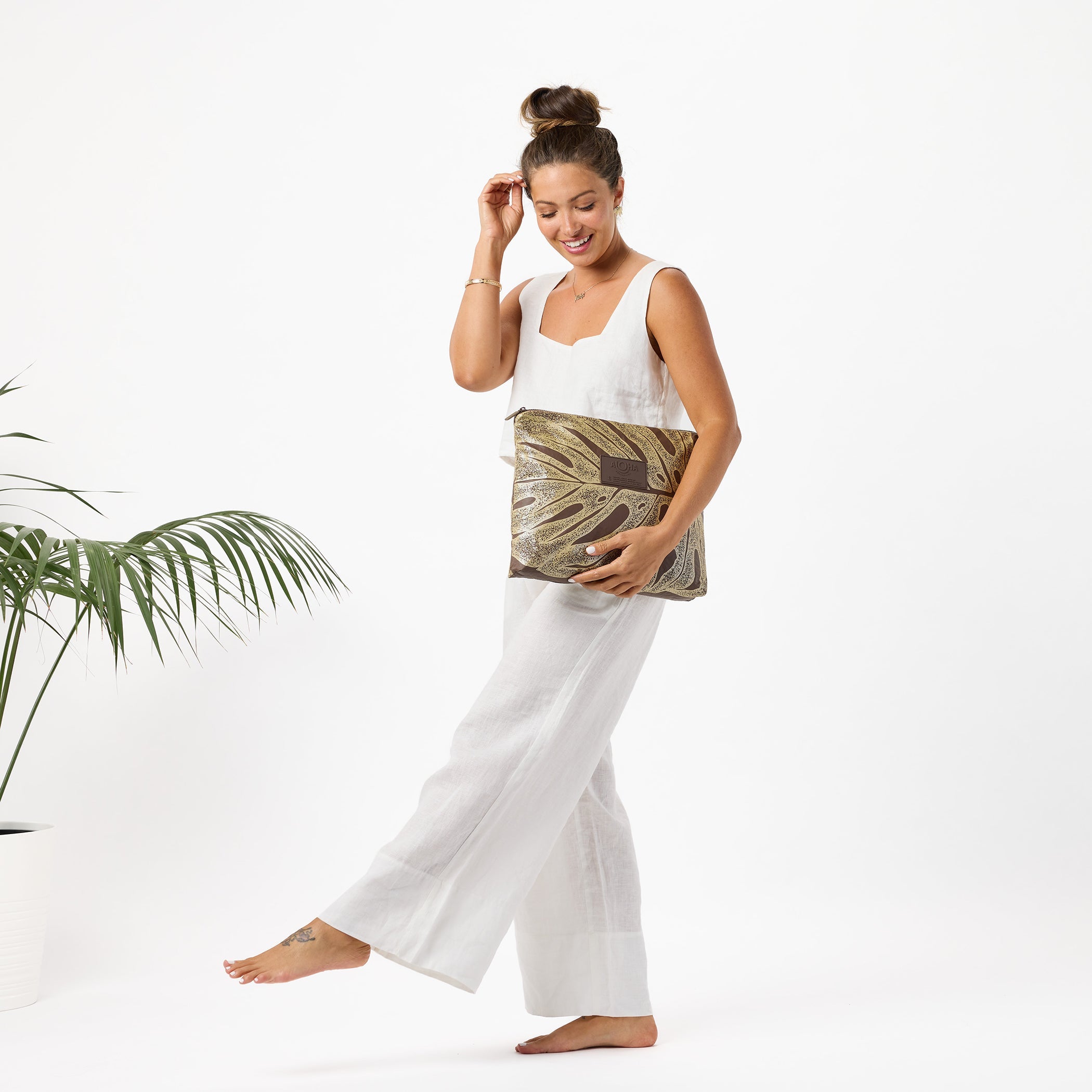 Deliciosa Max Pouch / Luster & Coconut Aloha Collection