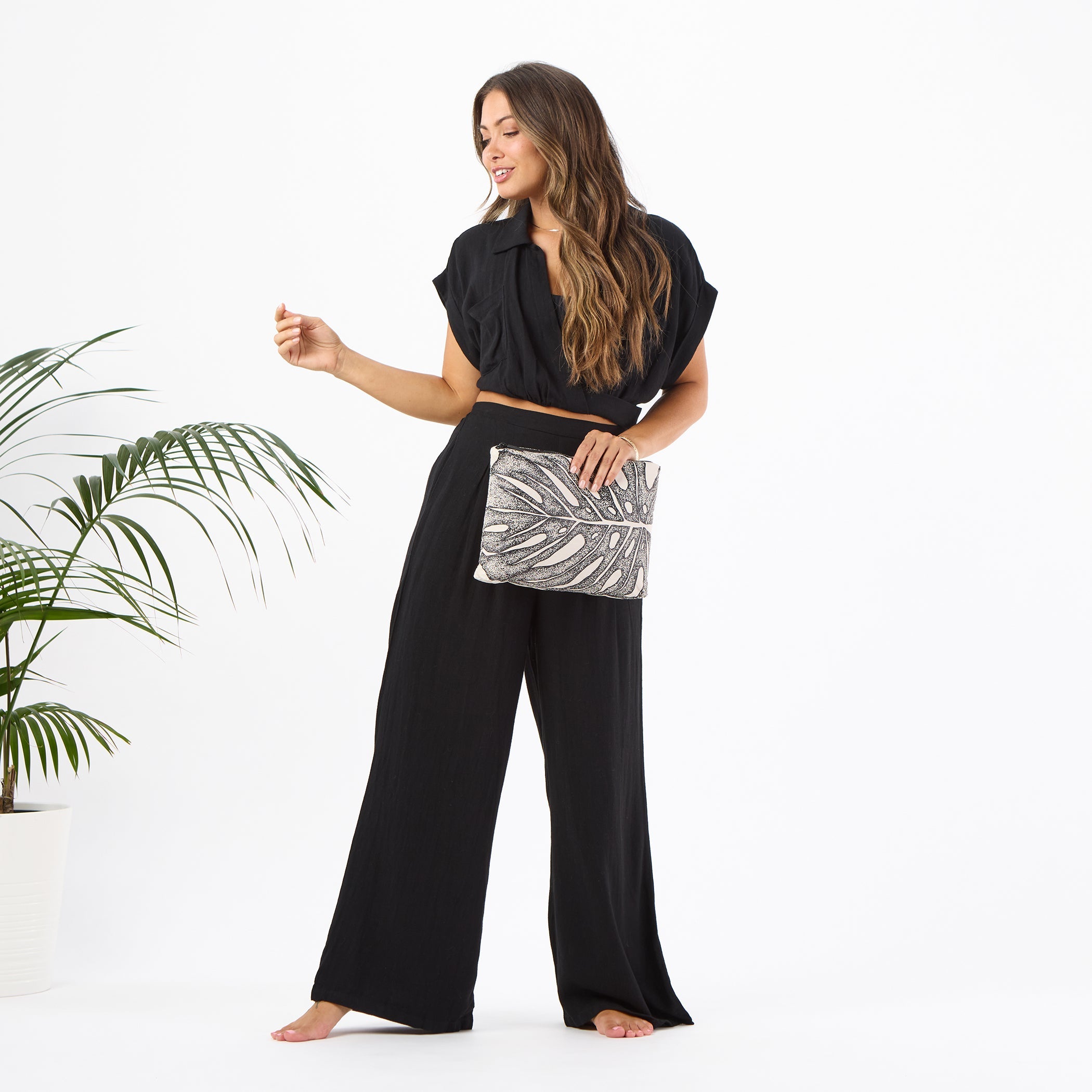 Deliciosa Mid Pouch / Black & Sandstone Aloha Collection