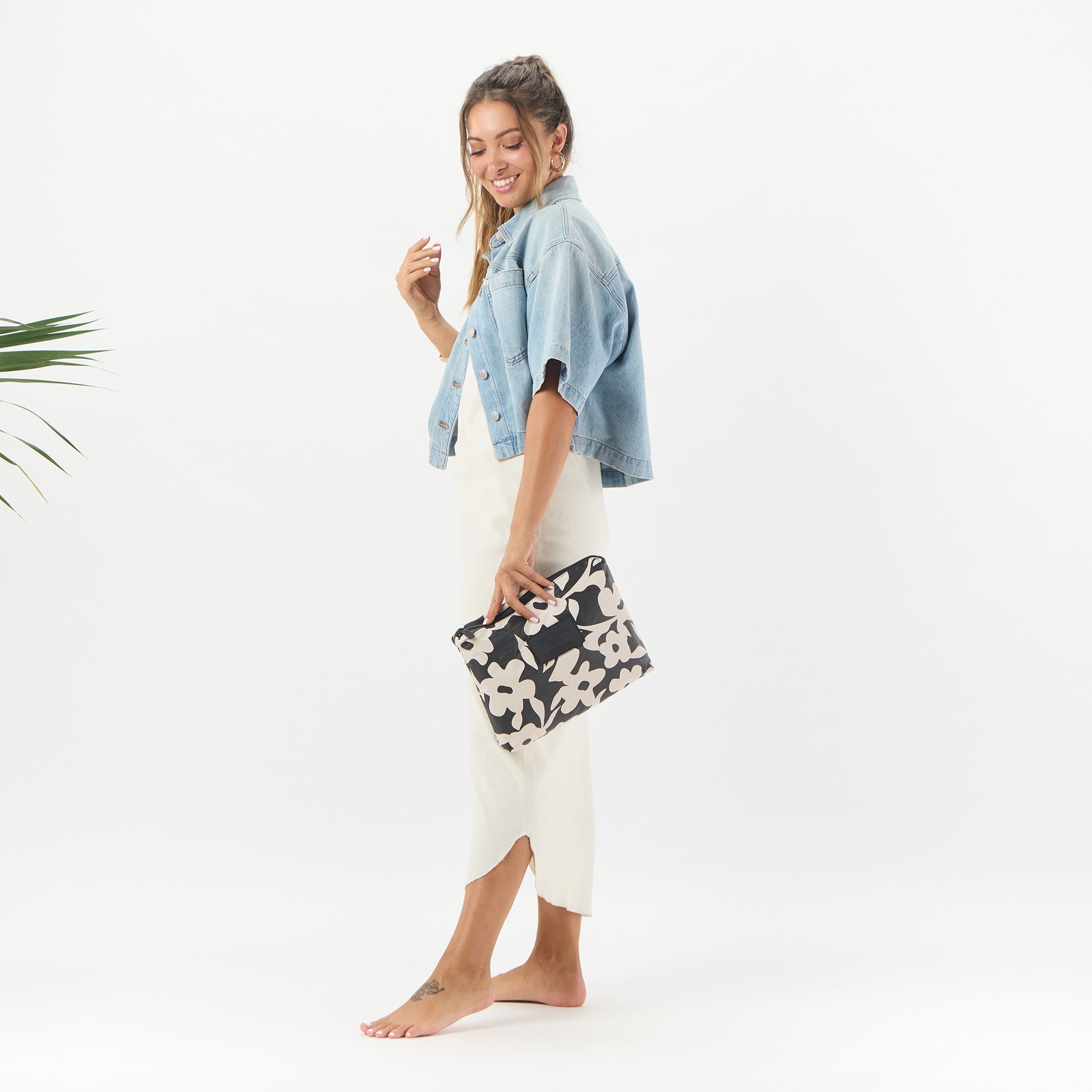 Fall Flowers Mid Pouch / Black & Sandstone Aloha Collection