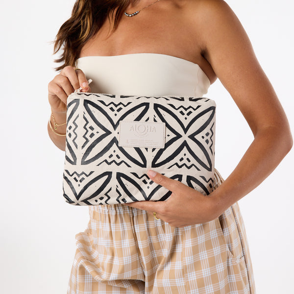 Pasifika Mid Pouch / Black & Sandstone Aloha Collection