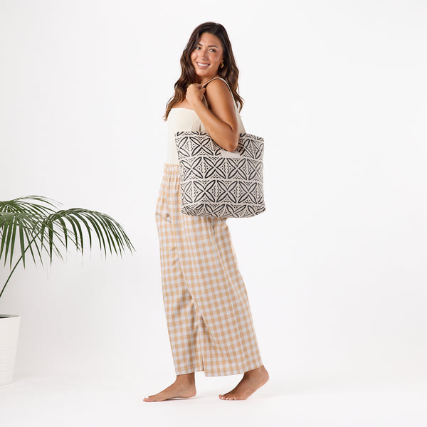 Pasifika Day Tripper / Black & Sandstone Aloha Collection