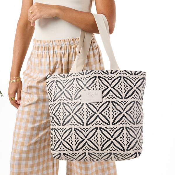 Pasifika Day Tripper / Black & Sandstone Aloha Collection