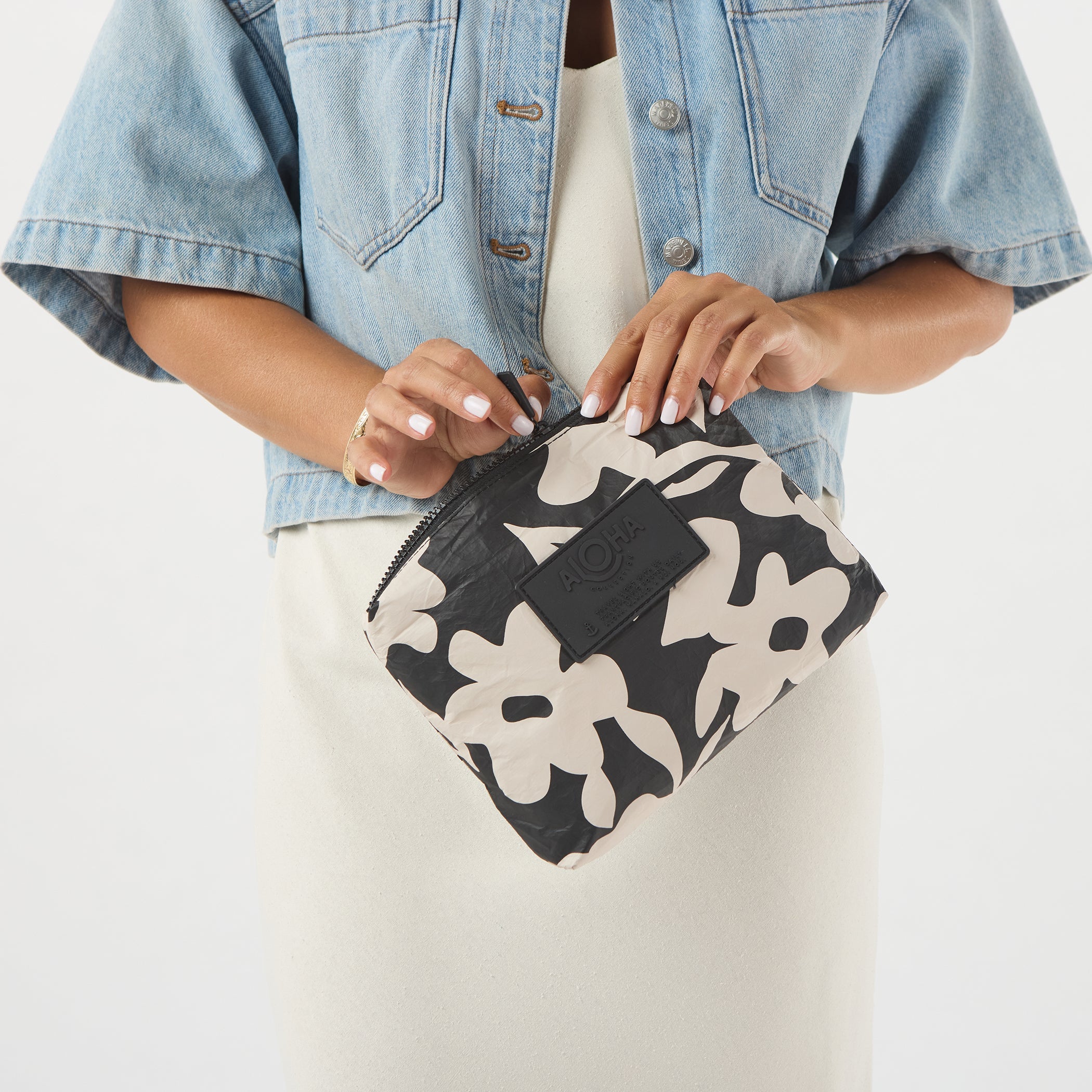 Fall Flowers Small Pouch / Black & Sandstone Aloha Collection