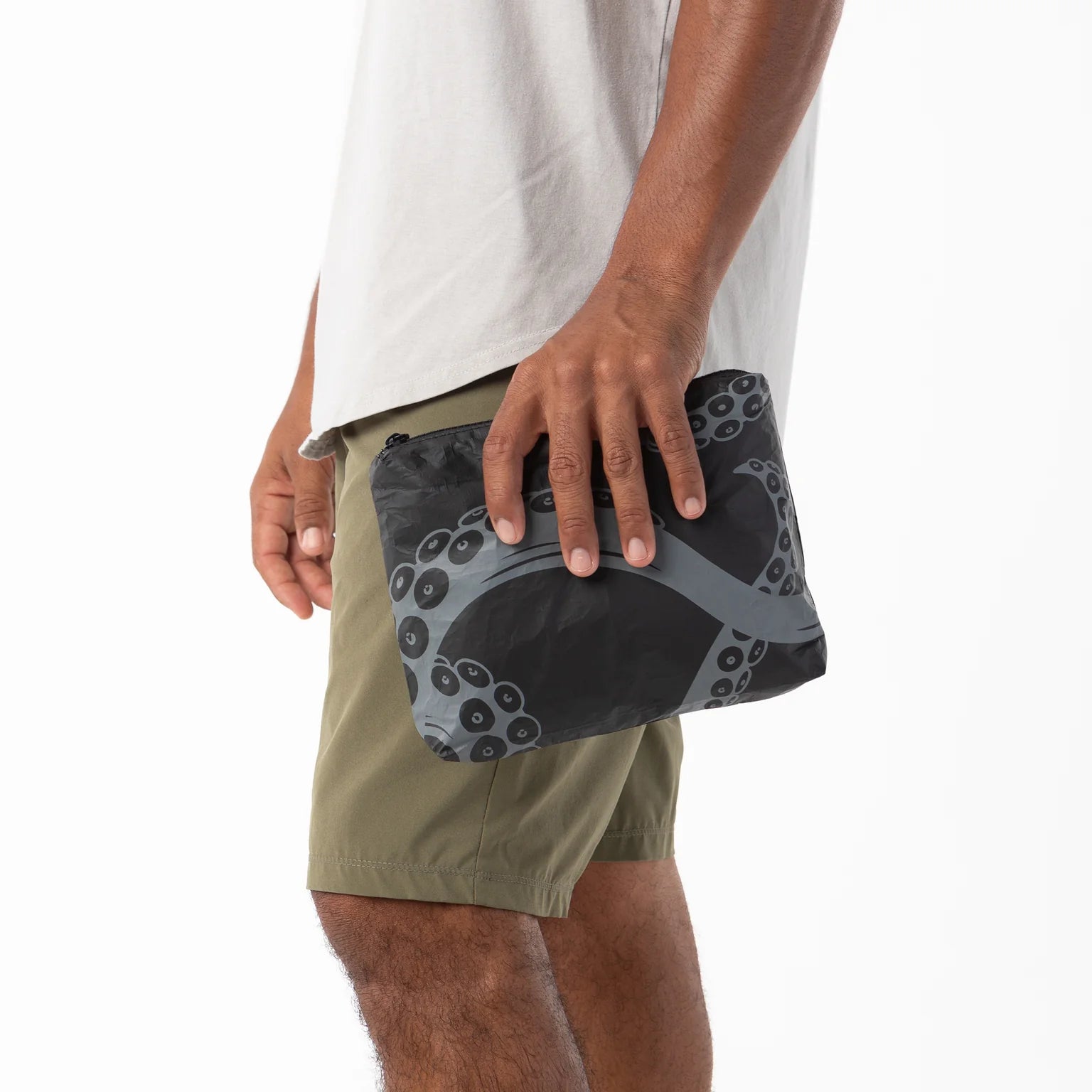 He'e Small Pouch / Charcoal Black