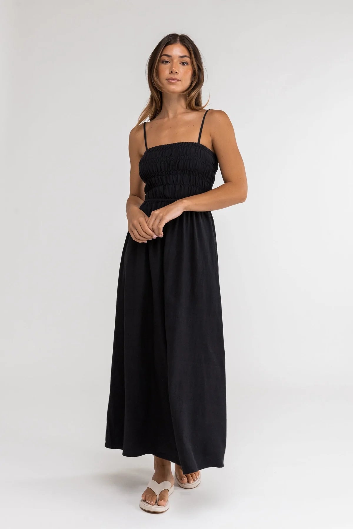 Classic Shirred Midi Dress / Black RHYTHM