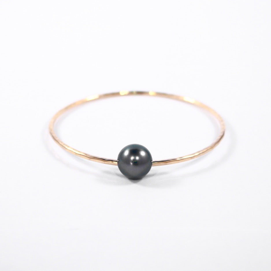 Black Beauty (Tahitian Pearl Bangle)