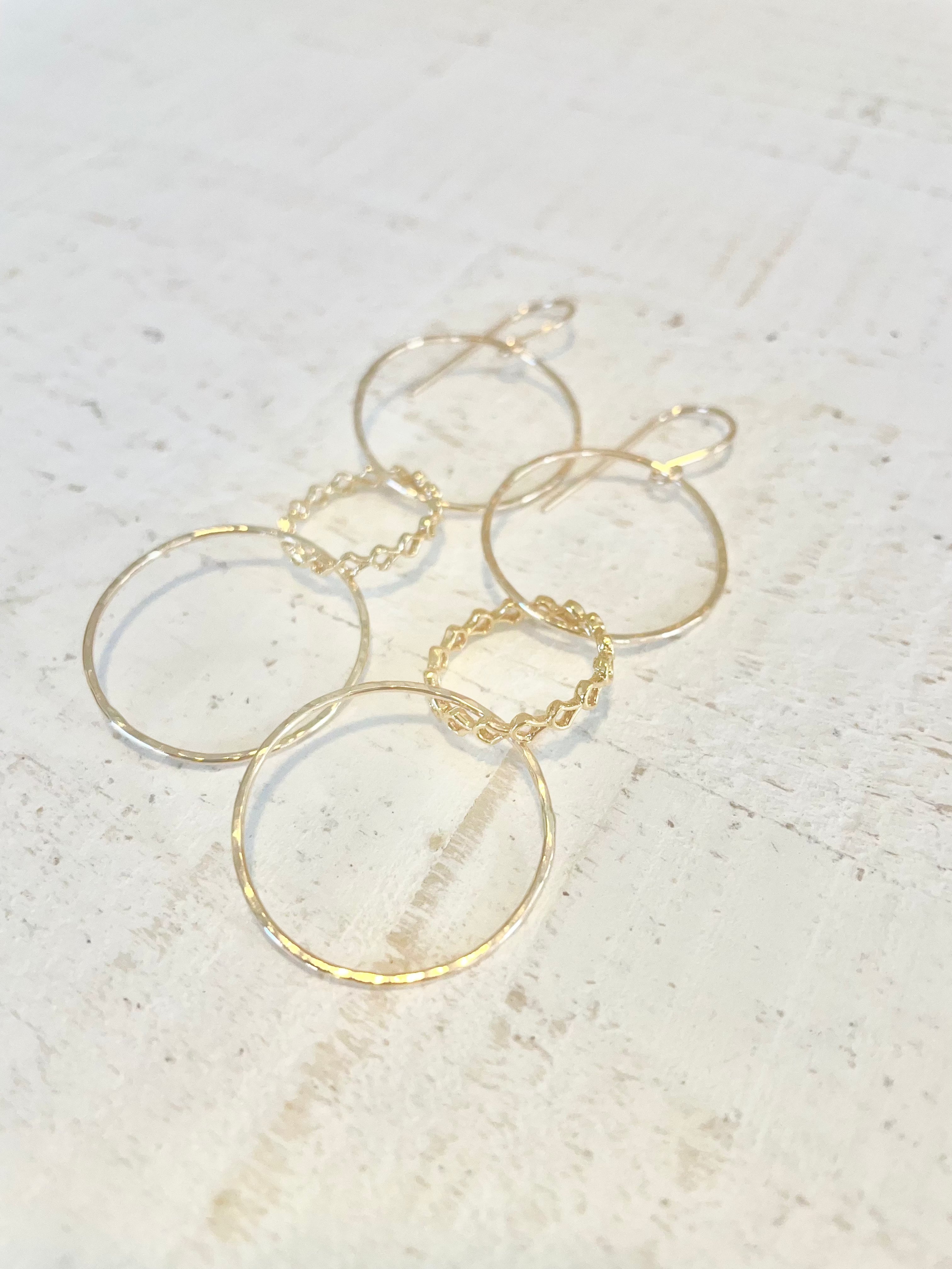 Enamerred Linking Hoops