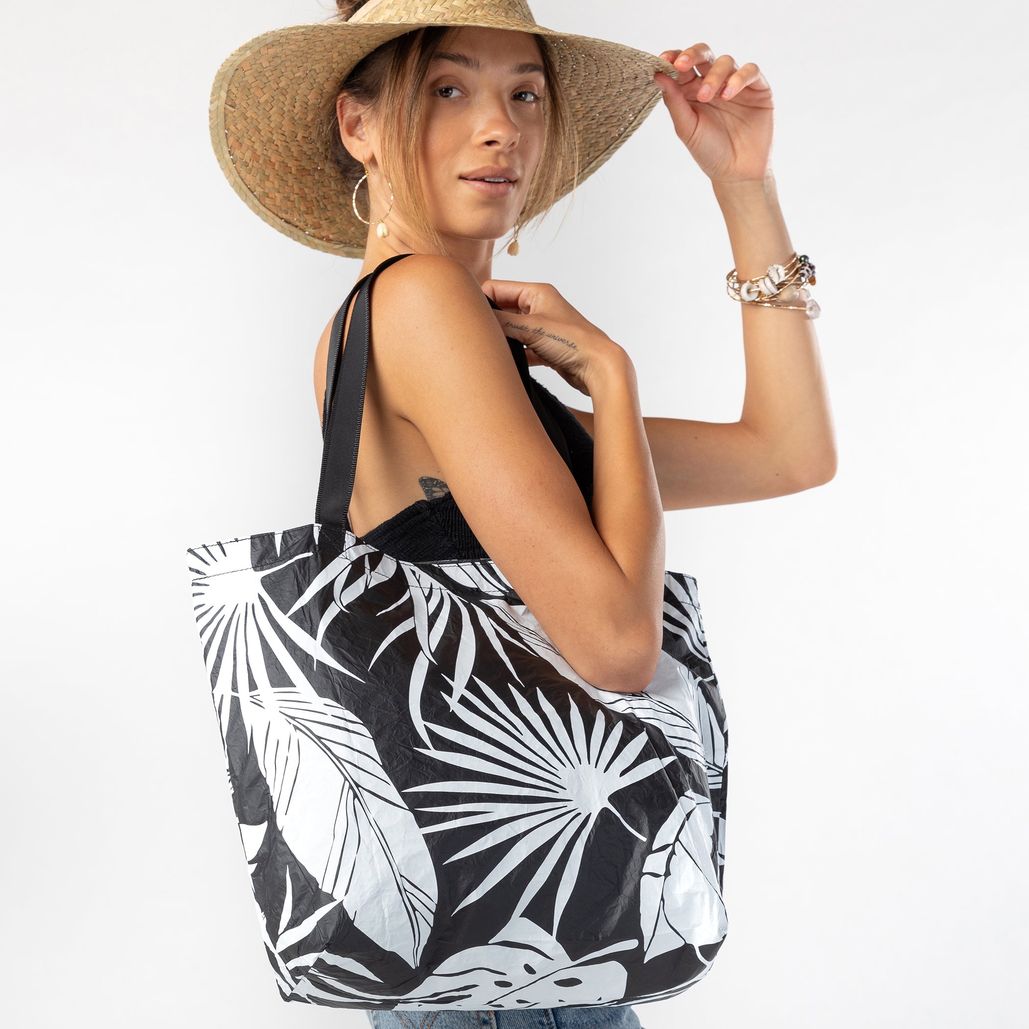 ALOHA Le Palm Reversible Tote / White & Black Aloha Collection