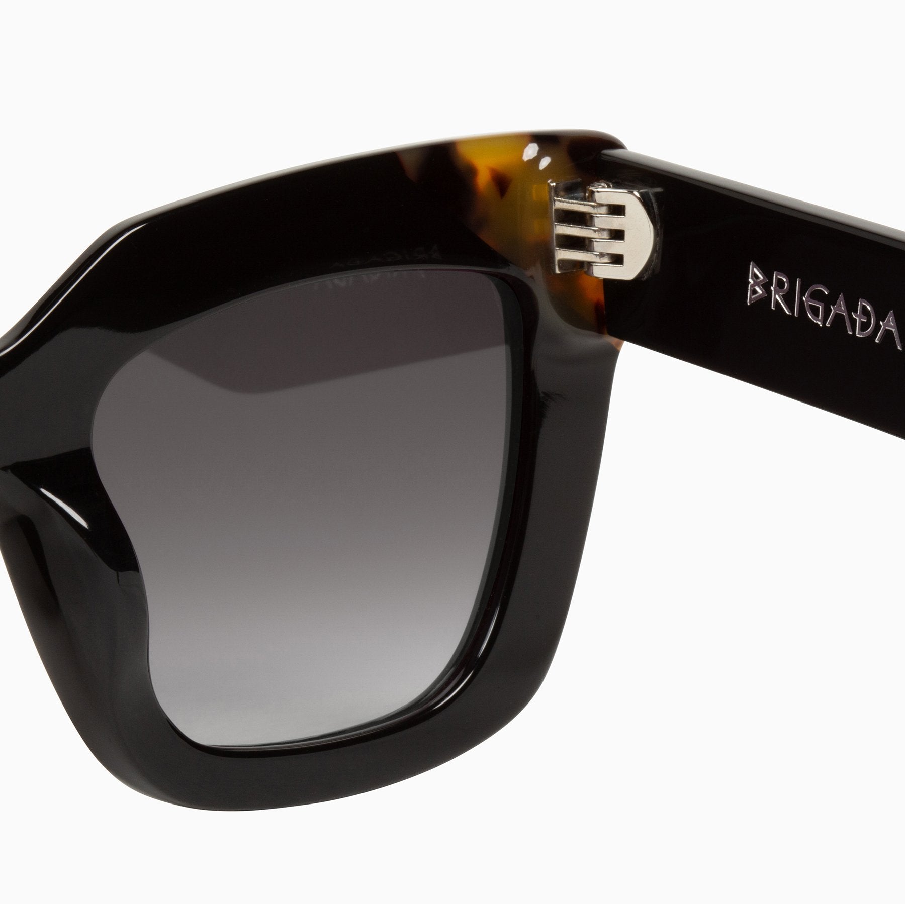 Polarized Brigada / Gloss Black w. Tort Brow Corners / Black Gradient Lens Valley Eyewear