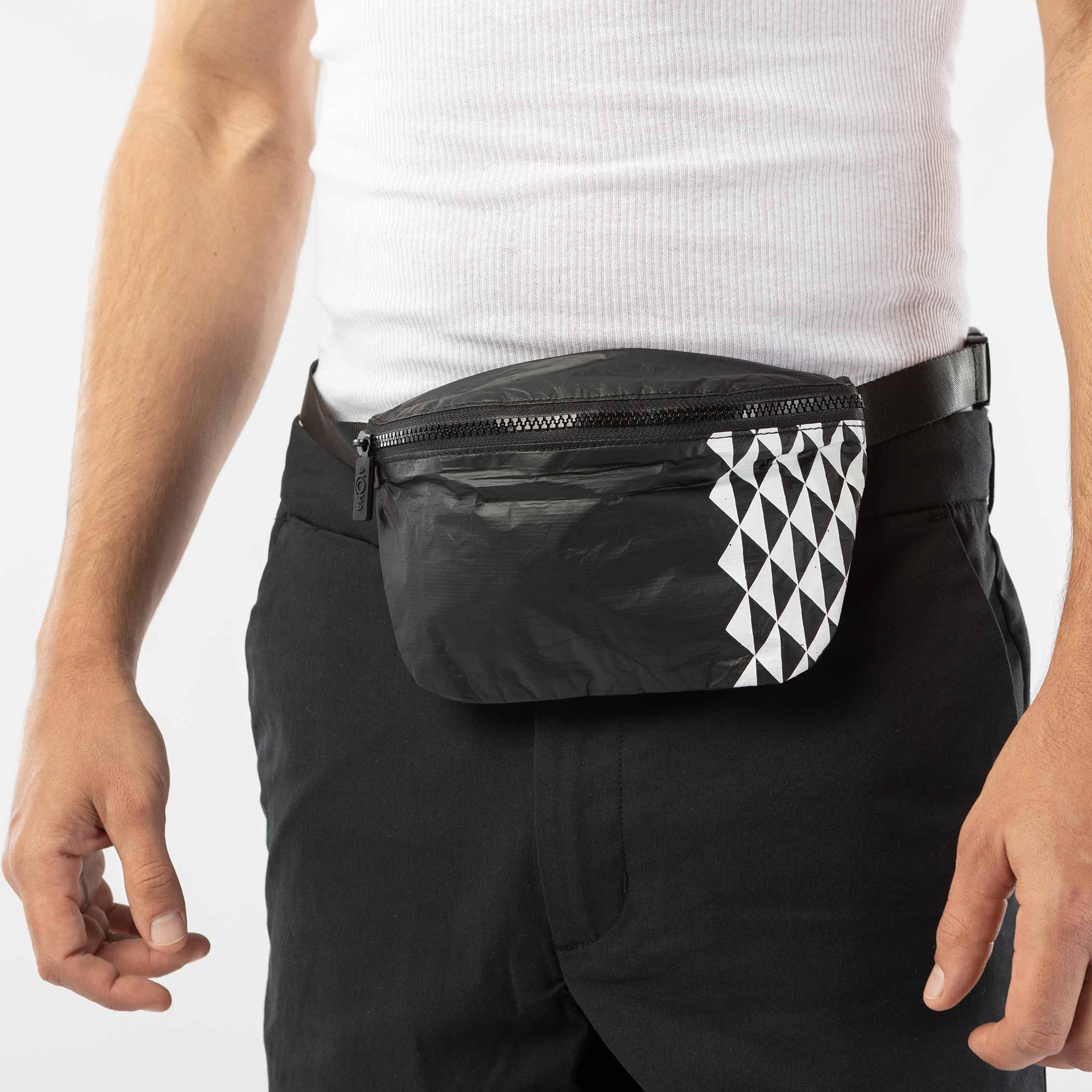 Kona Mini Hip Pack / White & Black Aloha Collection