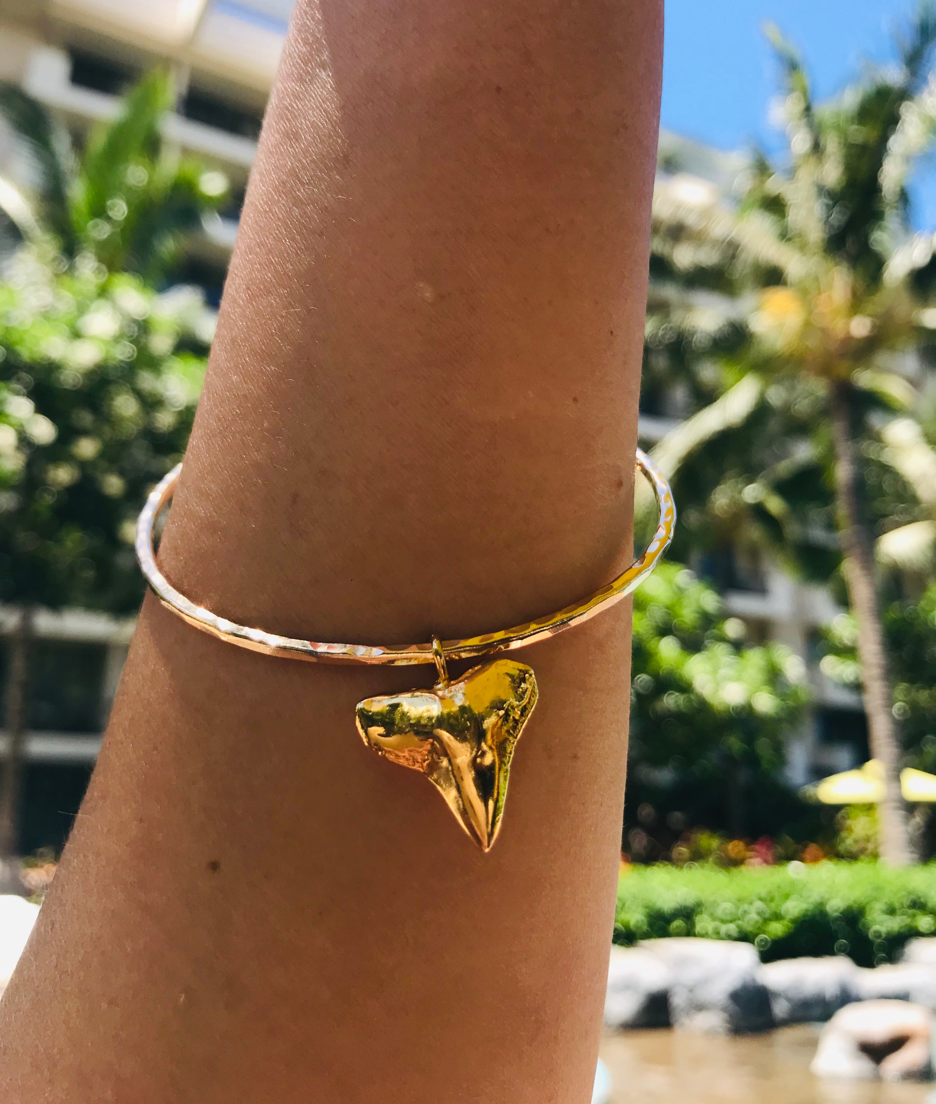 Mano Aloha Shark Tooth Bangle, Keani Hawai'i