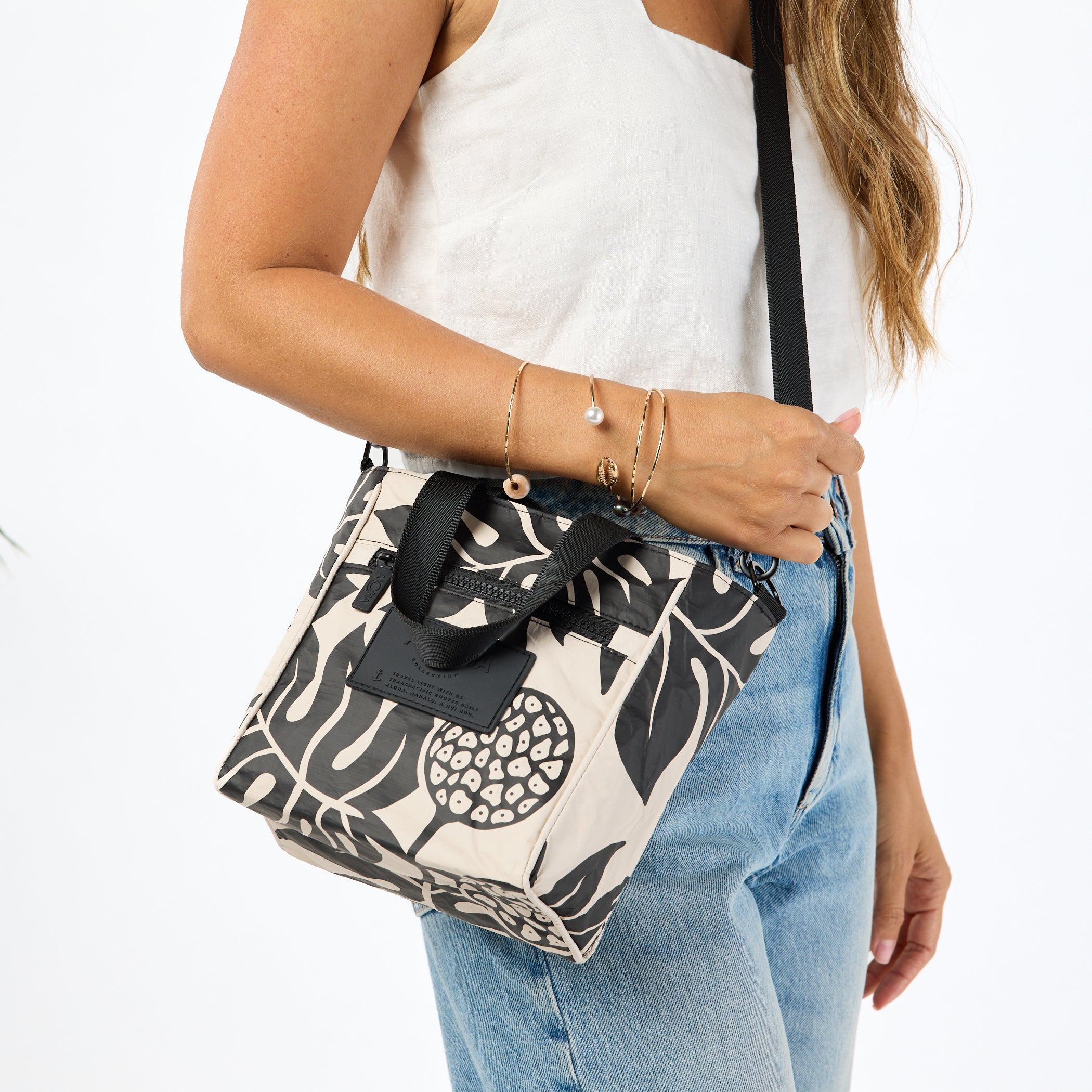 Holomua Crossbody / Black & Sandstone Aloha Collection