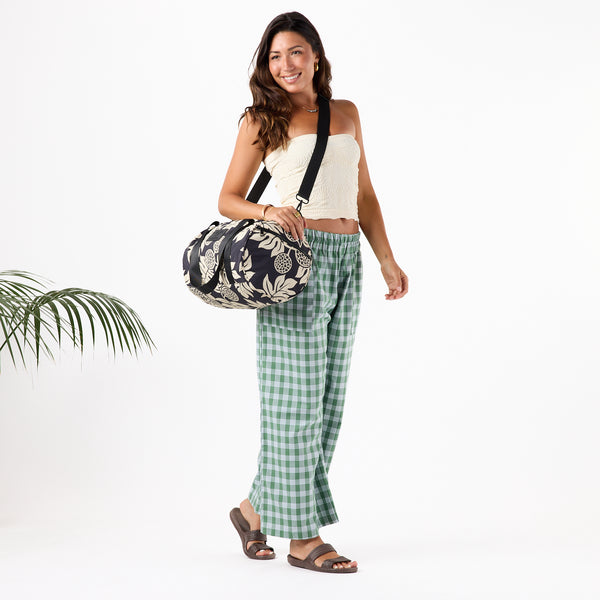 Holomua Sporty Duffle / Sandstone & Black Aloha Collection