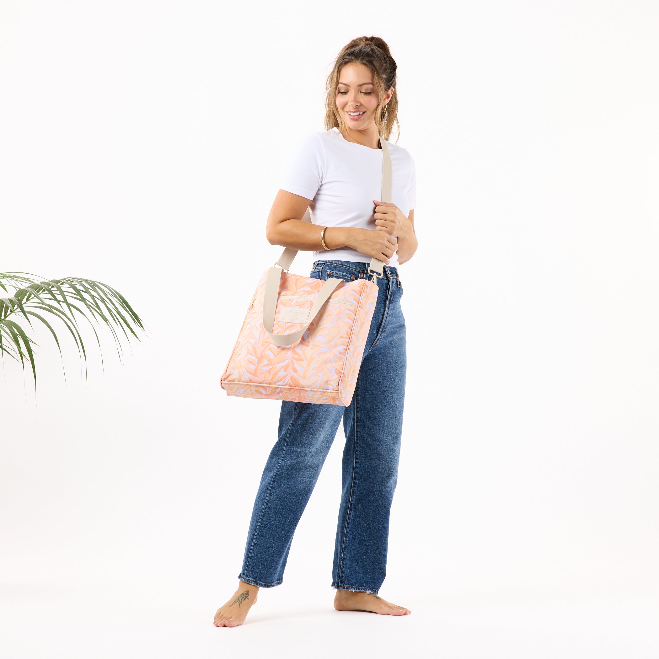 Lei Stand Daily Tote / Peachy Aloha Collection