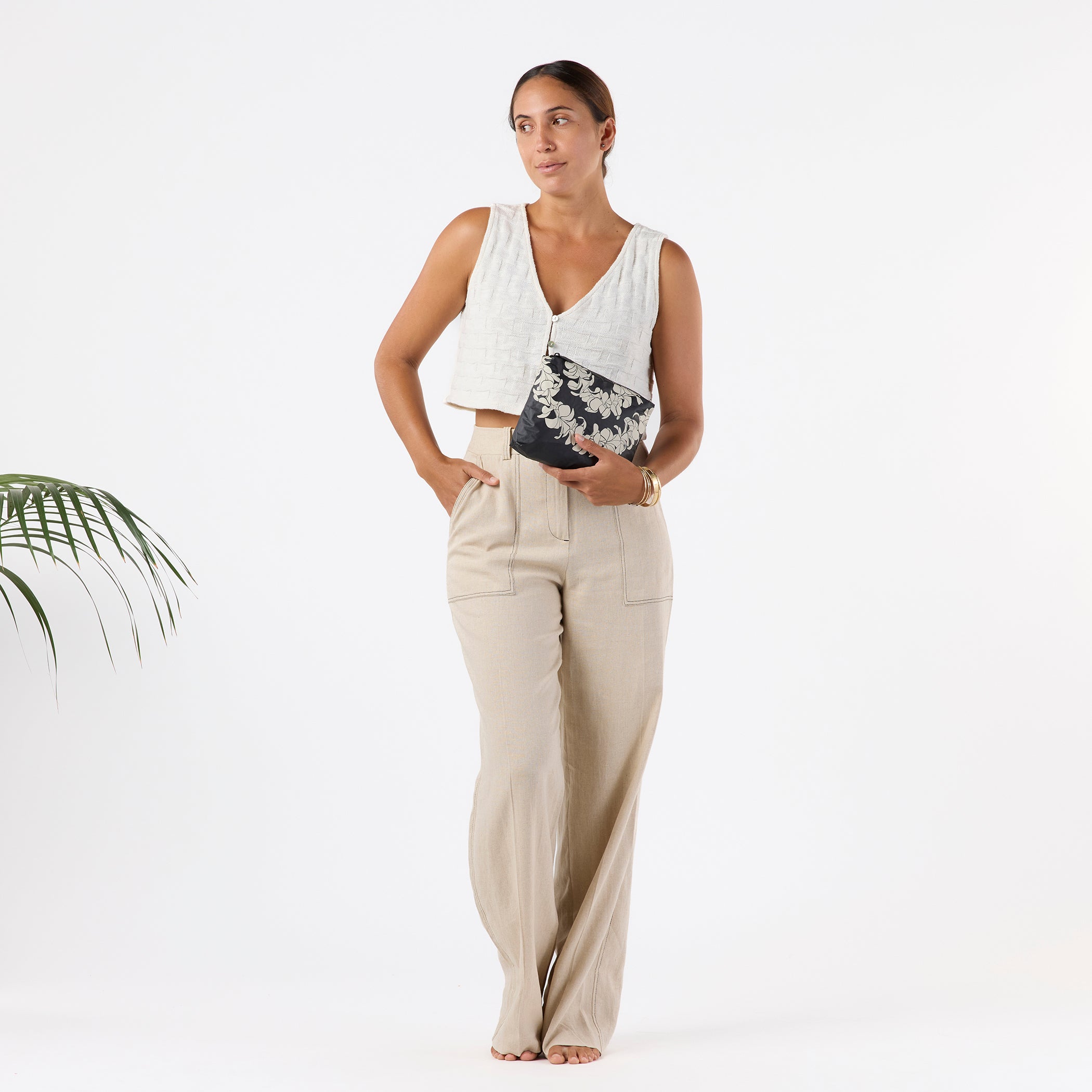 Plumeria Lei Small Pouch / Sandstone & Black