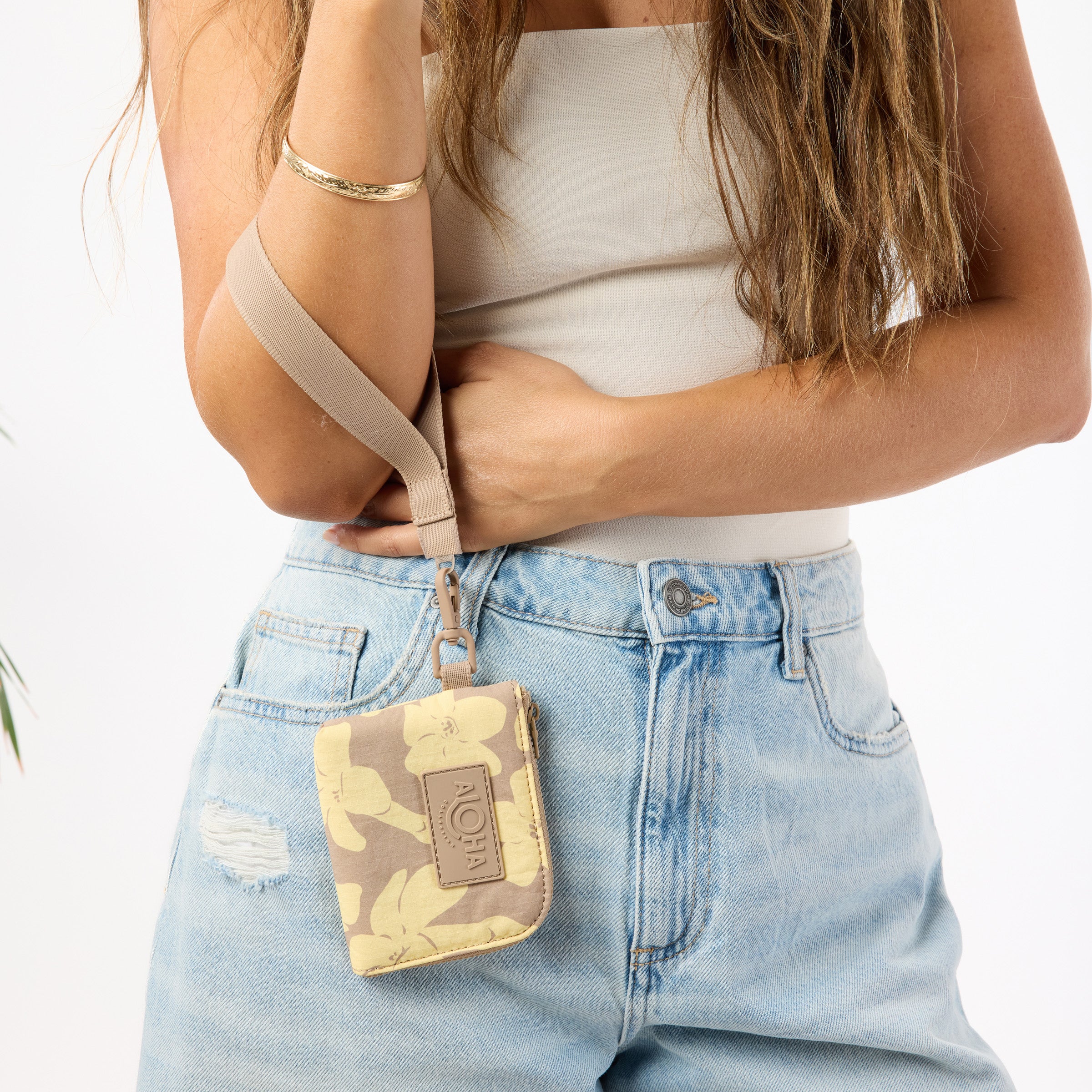 Puakenikeni Buds Wristlet / Affogato Aloha Collection